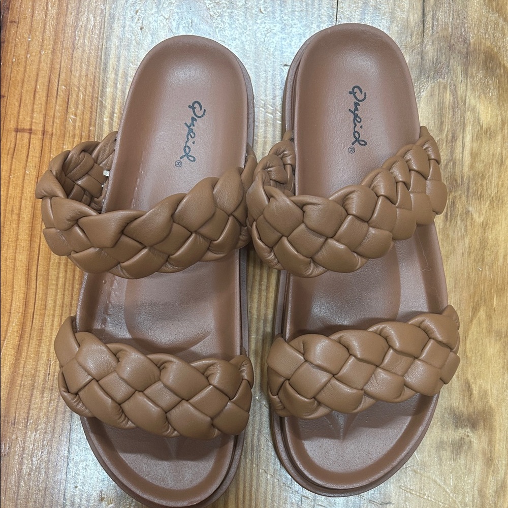 Qupid Braided Brown Sandals Size 6 (NWOT)